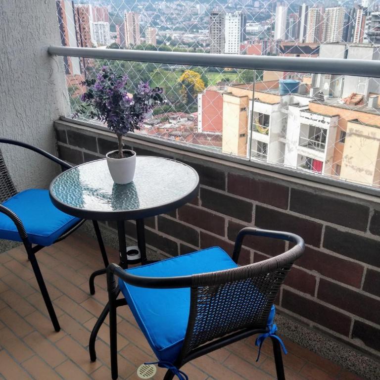 Confortable Apartamento, Sabaneta - Three-Bedroom Apartment - 7