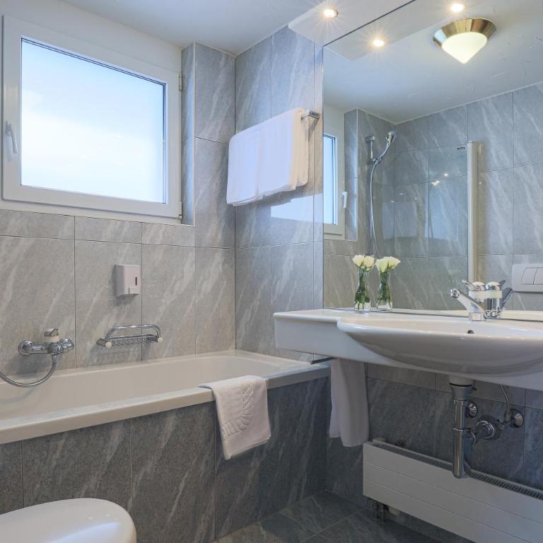 Hotel Alpin Superior - Comfort Doppelzimmer mit Balkon und Bergblick - 23