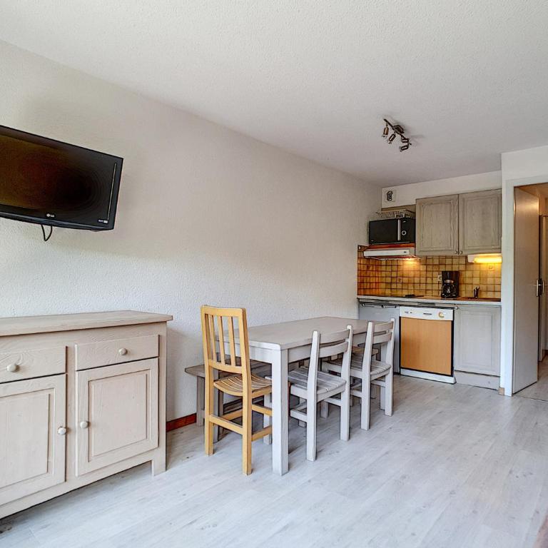 Appartement à La Clusaz, 6 pers, WIFI, Animaux admis, Parking - FR-1-818-41 - Apartment - 3