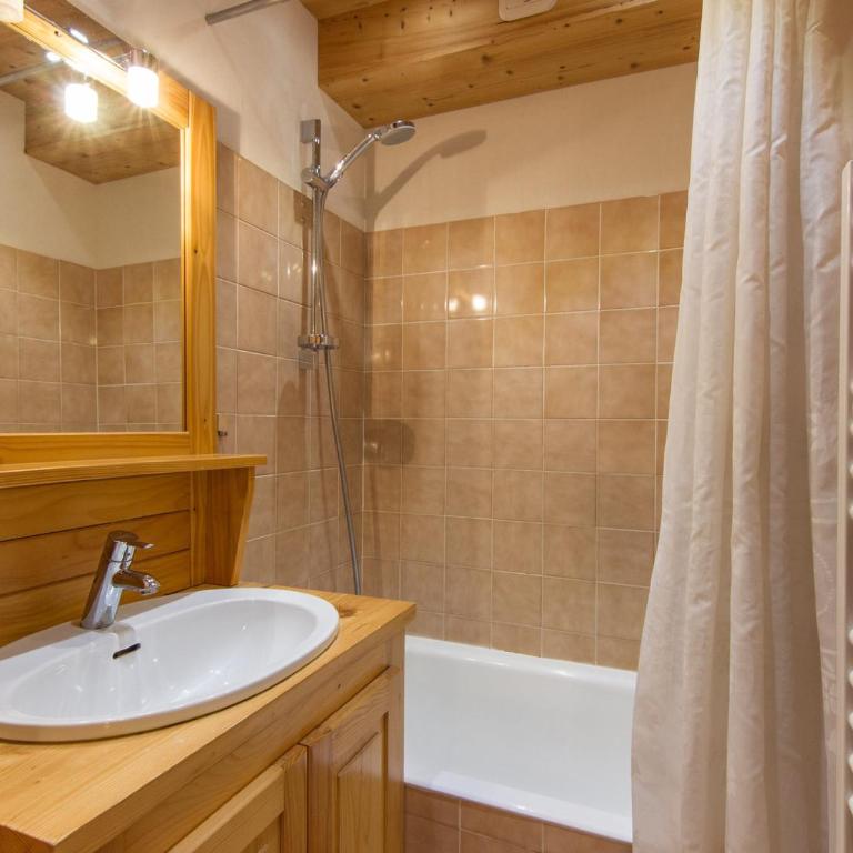 Studio confortable à La Clusaz avec balcon, Wifi et animaux admis - FR-1-818-84 - Estudio - 6