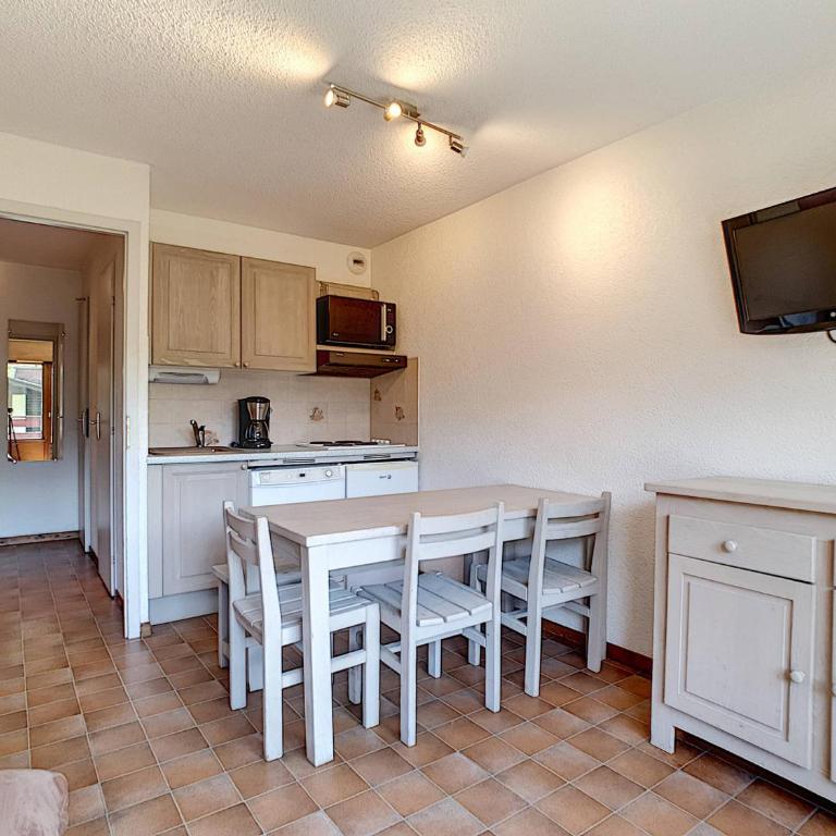 Appartement 6 pers, balcon sud, wifi, animaux admis, parking, La Clusaz - FR-1-818-89 - Apartment - 3