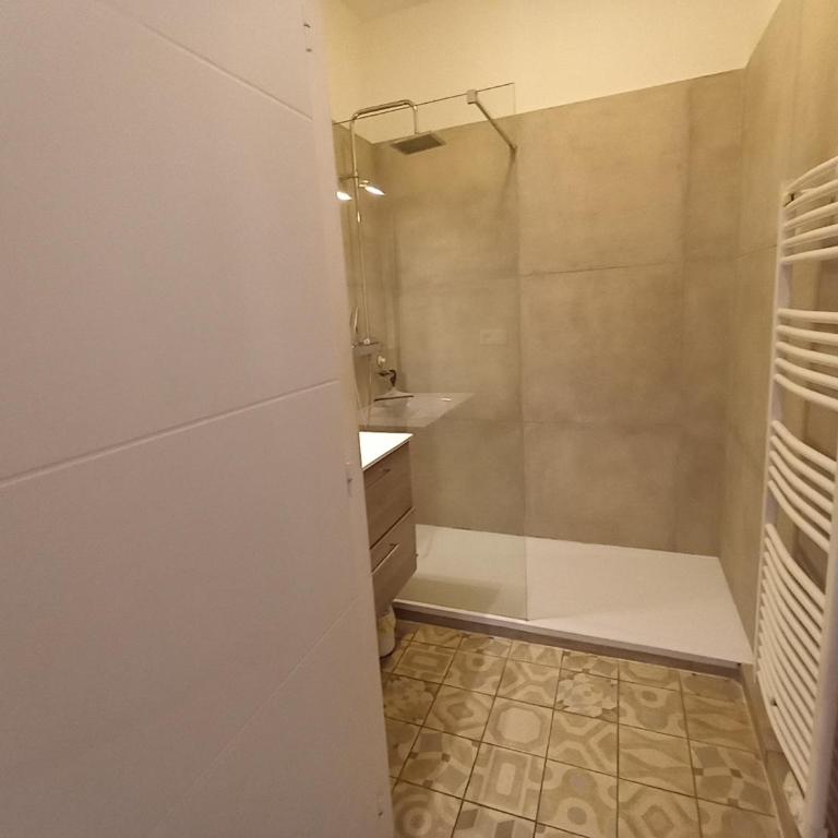 T3 rénové climatisé avec balcon et Wifi au cœur de Sète - FR-1-338-595 - Apartment - 5