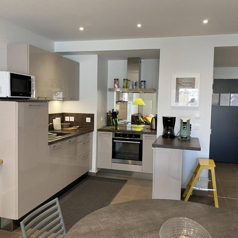 Royan - T2 Bord de Mer - Centre-ville avec Parking - FR-1-738-33 - Appartamento - 11