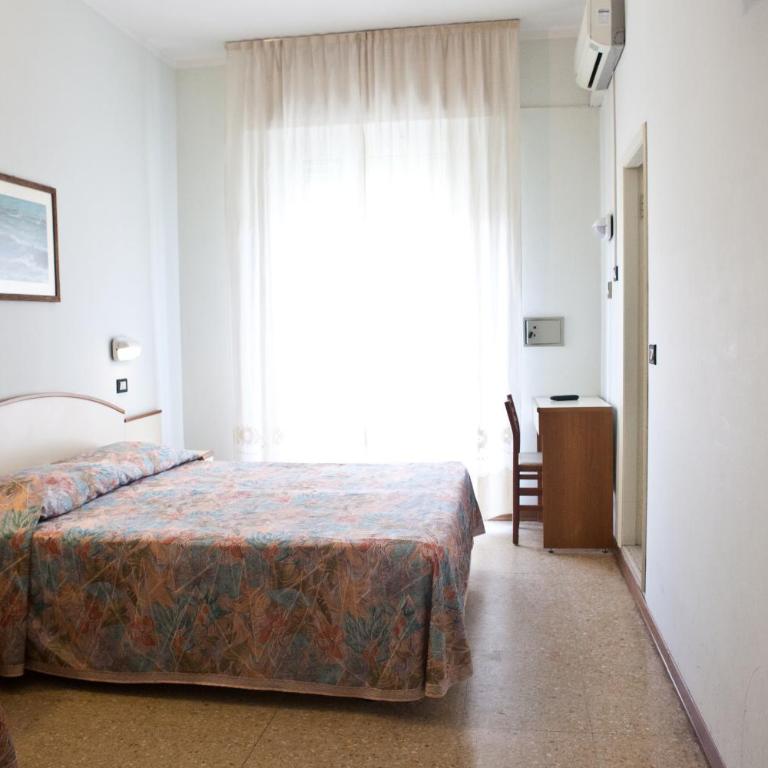 Hotel Latini - Camera Matrimoniale/Doppia con Letti Singoli - 4