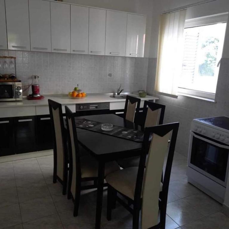 Milovic - Apartman sa 2 Spavaće Sobe - 3