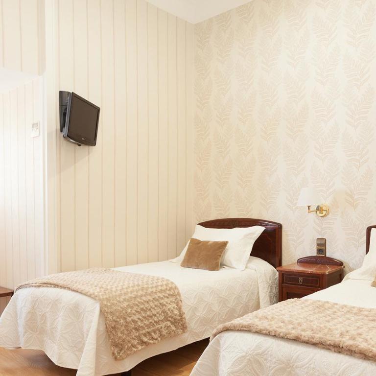 Hostal Oliva - Standard Twin Room - 1