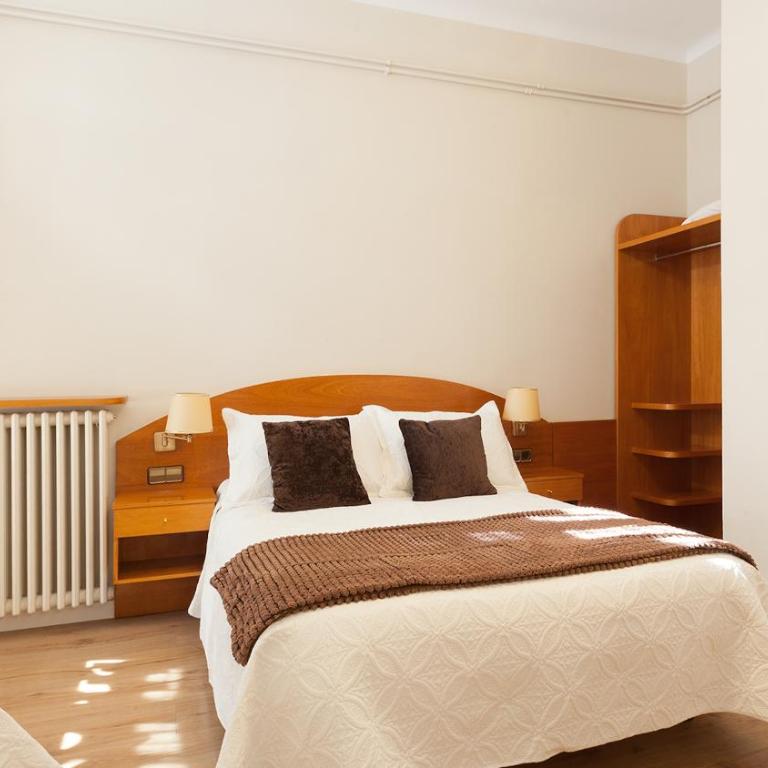 Hostal Oliva - Double Room with City View - 1