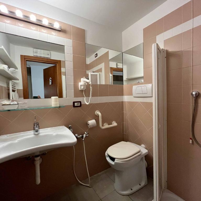 Hotel Regina - Camera Familiare Standard - 5