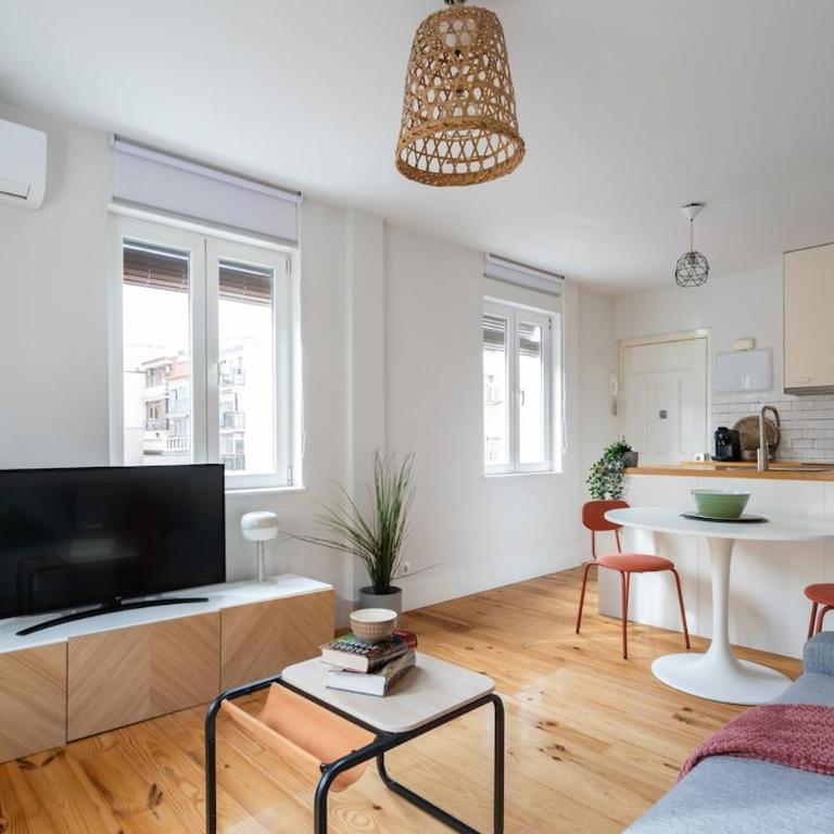 Nice and bright apartment in Puerta del Ángel - Cabello - Two-Bedroom Apartment - 11