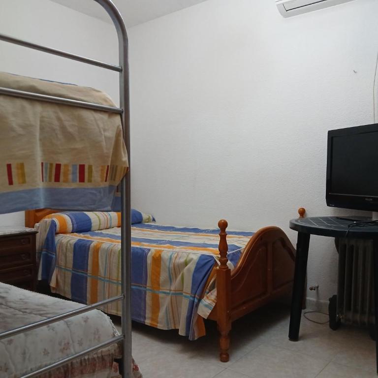 Habitacion Privada 3 personas en Toledo - Habitación Triple Básica con baño compartido - 6