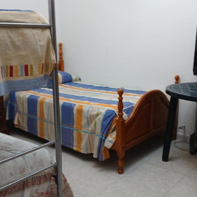 Habitacion Privada 3 personas en Toledo - Habitación Triple Básica con baño compartido - 9