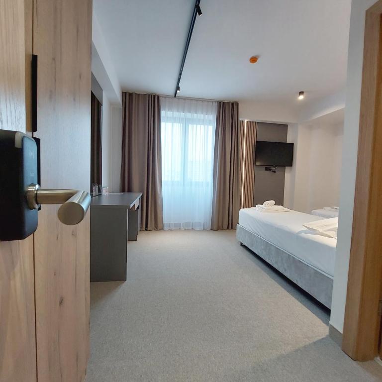 Hotel Almanas - Twin Room - 6