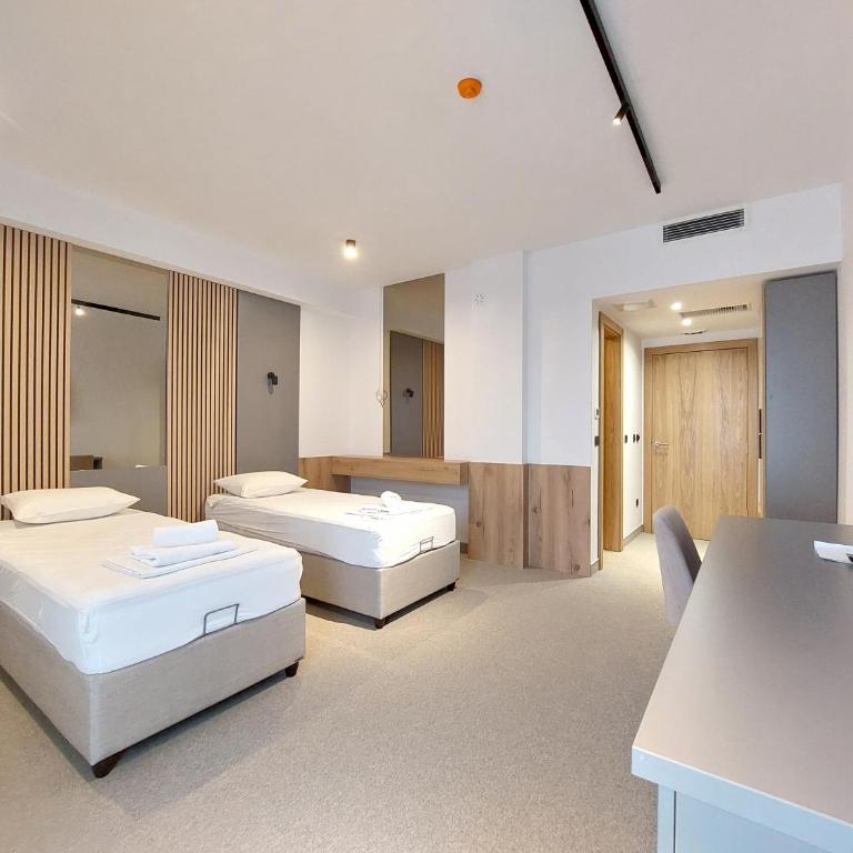 Hotel Almanas - Twin Room - 7