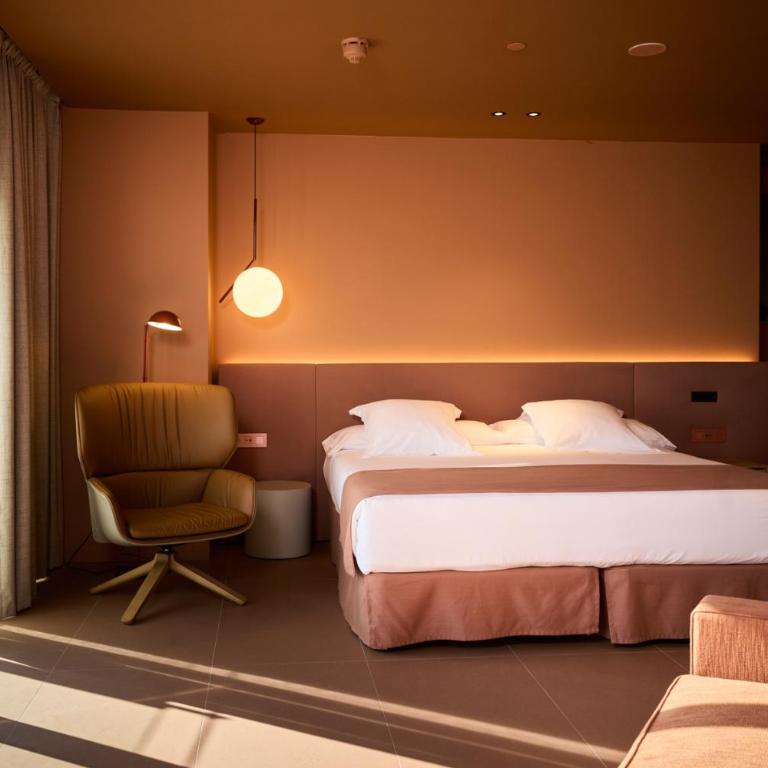 Barcelona Princess - Family Room - 6