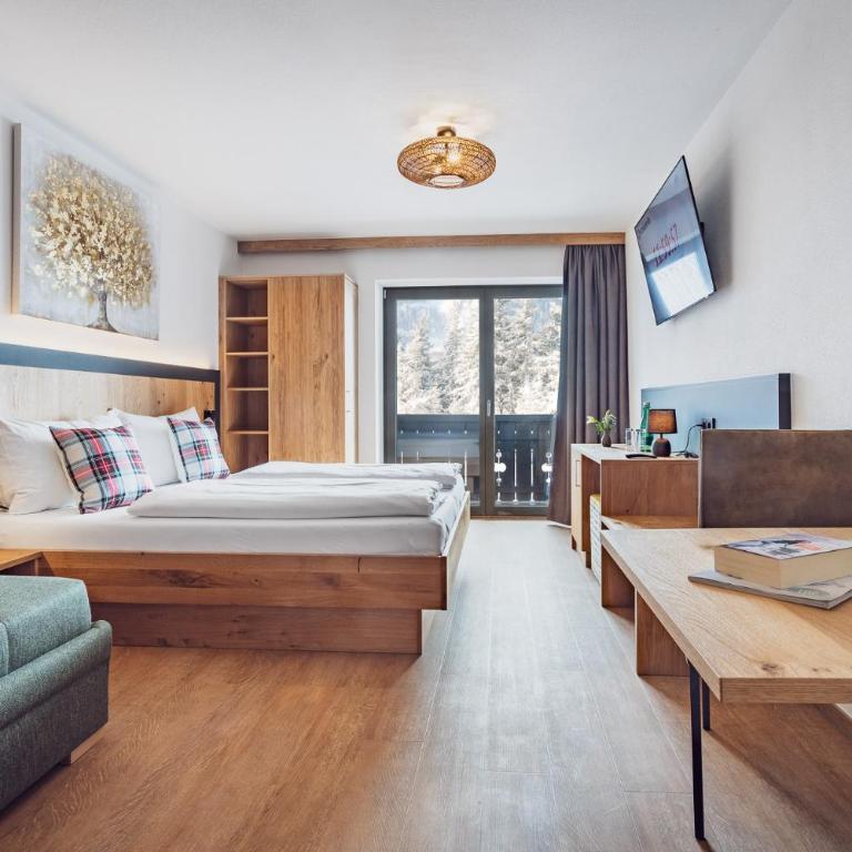 Hotel Bad Neunbrunnen am Waldsee - non Halal - Deluxe Doppelzimmer mit Balkon - 2