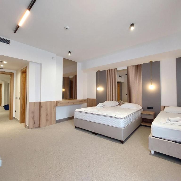 Hotel Almanas - Quadruple Room - 6