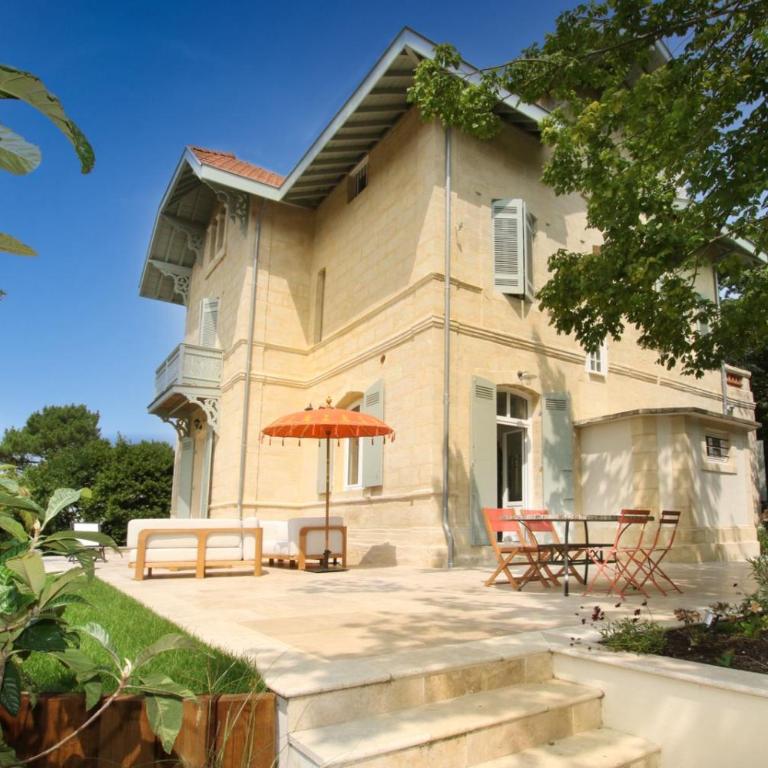 Villa familiale rénovée à Arcachon avec 6 ch, 4 sdb, entre 8 à 10 pers - Villa - 1