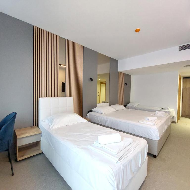 Hotel Almanas - Quadruple Room - 3