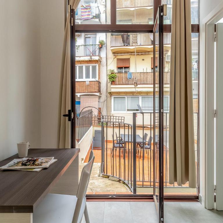 AB Margarit Apartments - Three-Bedroom Apartment with Balcony - 2