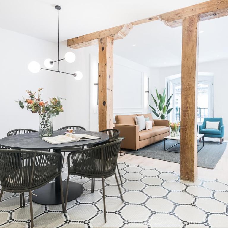 Homeclub Apartamento de Diseño en Madrid Centro - Three-Bedroom Apartment - 2