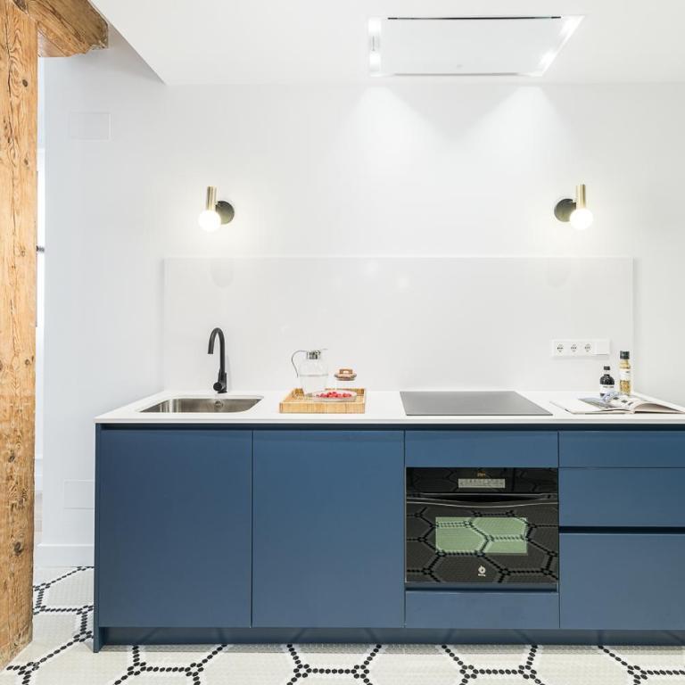 Homeclub Apartamento de Diseño en Madrid Centro - Three-Bedroom Apartment - 9