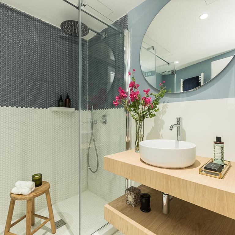 Homeclub Apartamento de Diseño en Madrid Centro - Three-Bedroom Apartment - 15