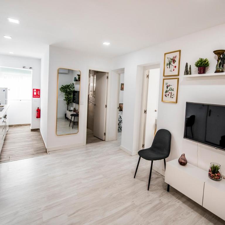 Encantador apartamento en Barajas by beBalmy - Two-Bedroom Apartment - 2