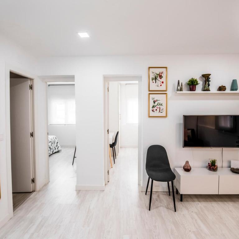 Encantador apartamento en Barajas by beBalmy - Two-Bedroom Apartment - 9