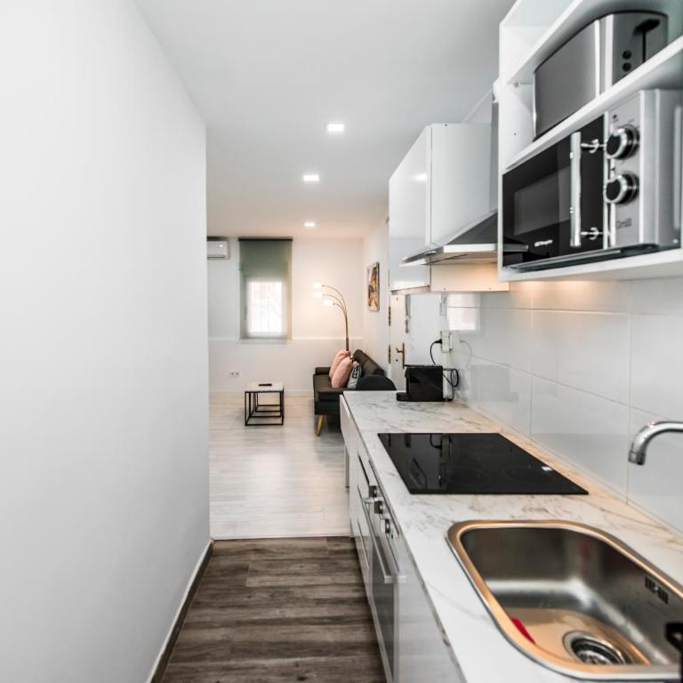 Encantador apartamento en Barajas by beBalmy - Two-Bedroom Apartment - 11
