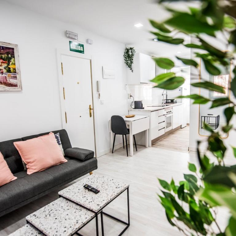 Encantador apartamento en Barajas by beBalmy - Two-Bedroom Apartment - 1
