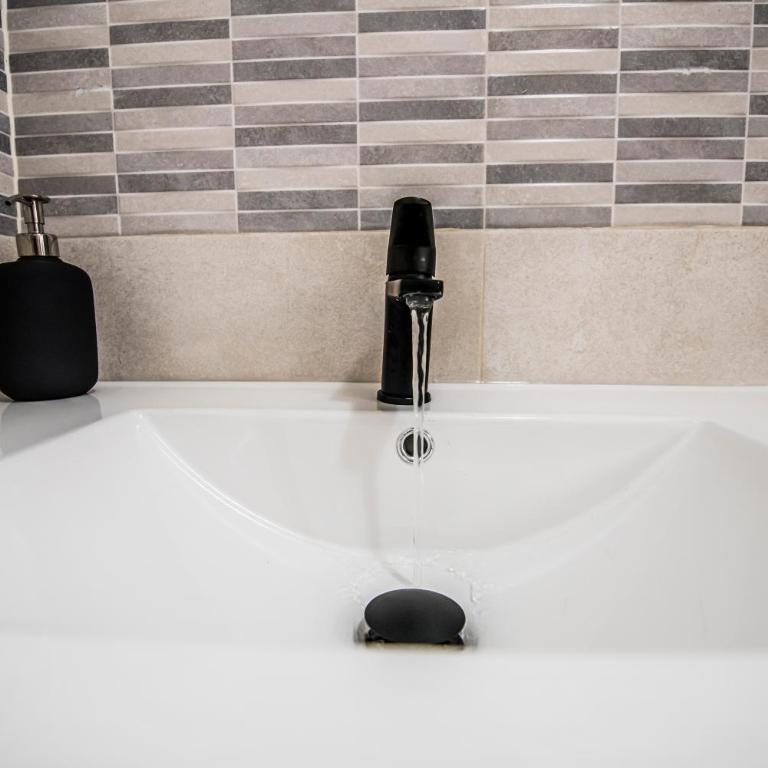 Encantador apartamento en Barajas by beBalmy - Two-Bedroom Apartment - 28