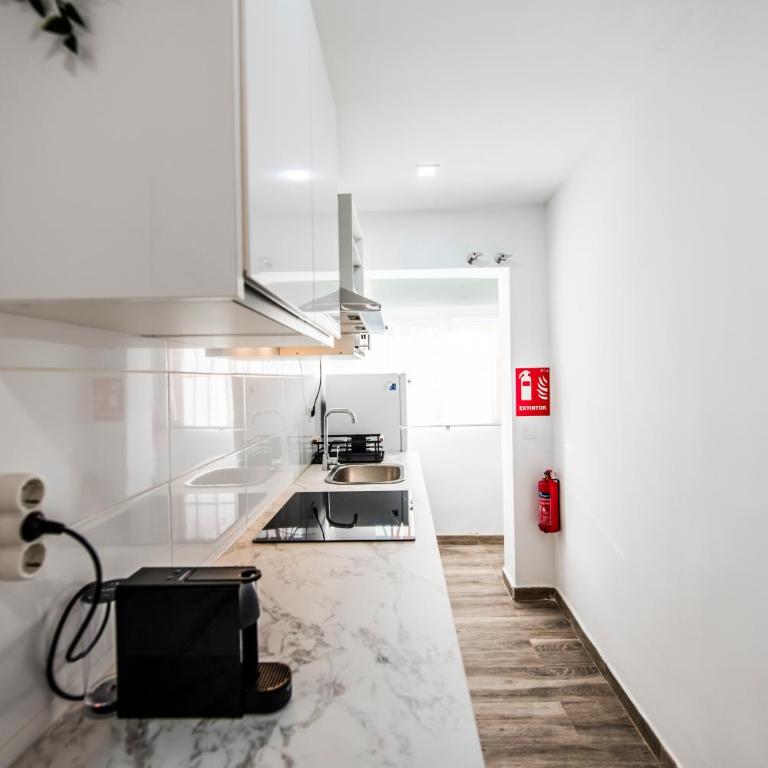 Encantador apartamento en Barajas by beBalmy - Two-Bedroom Apartment - 34