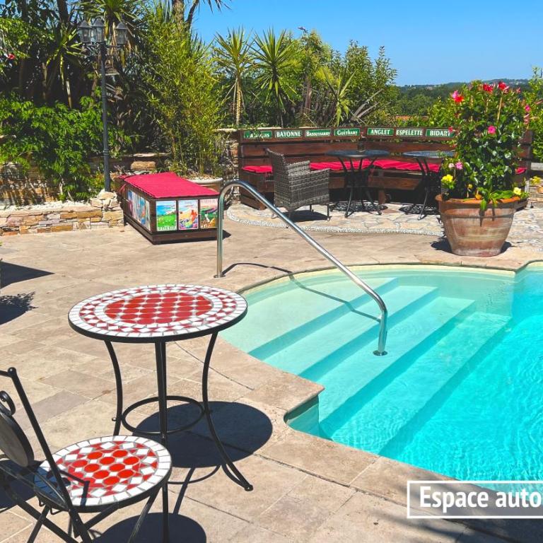 Art-Villa Merkel - 28 pers - 11 chambr - 10 WC - Piscine - Villa - 52