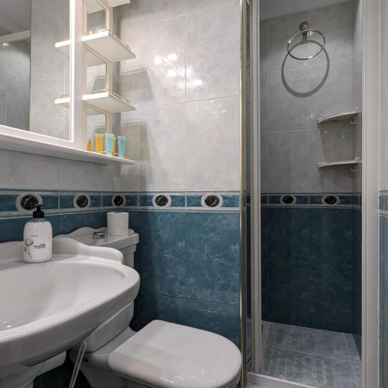 COBLANCA sea front apartment - Three-Bedroom Apartment - 14