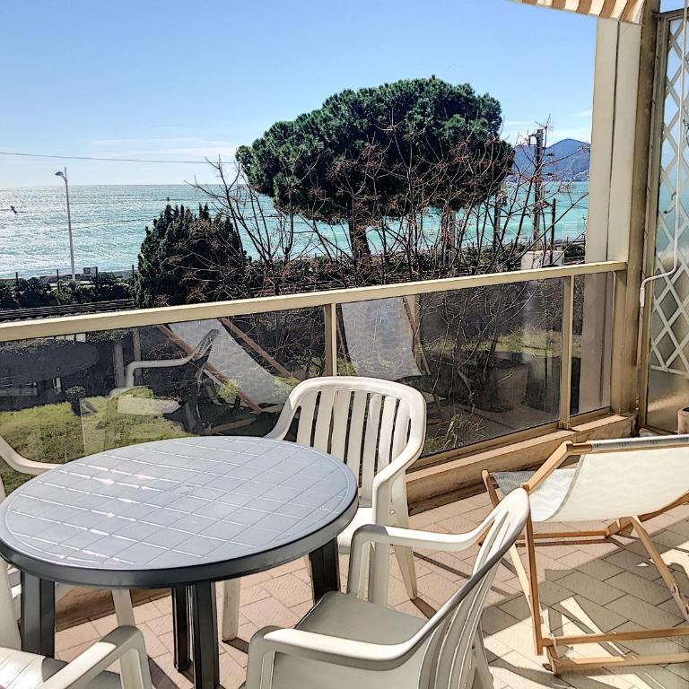 Bord de mer, terrasse vue mer 228L - Apartment mit 2 Schlafzimmern, einem Balkon und Meerblick - 3