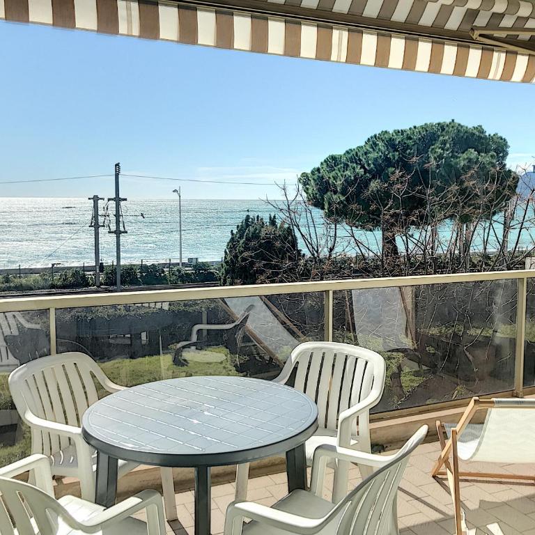 Bord de mer, terrasse vue mer 228L - Apartment mit 2 Schlafzimmern, einem Balkon und Meerblick - 21