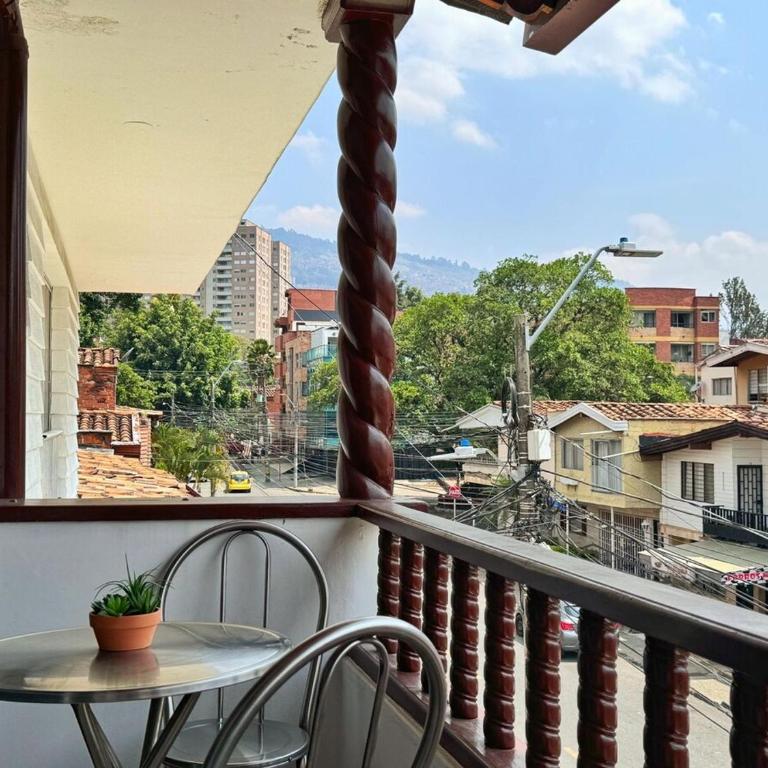 Apartamento cerca a Estadio con balcon y 5 habitaciones - Apartment - 1