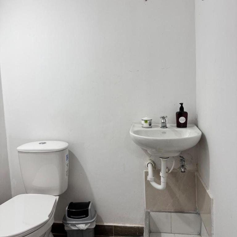 Apartamento cerca a Estadio con balcon y 5 habitaciones - Apartment - 6