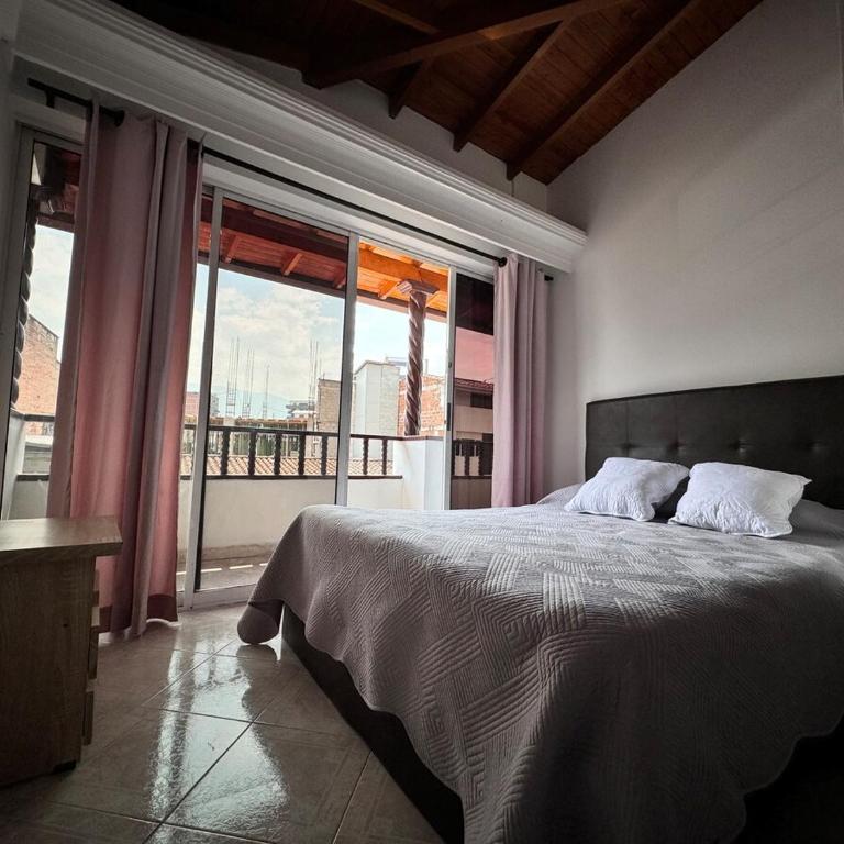 Apartamento cerca a Estadio con balcon y 5 habitaciones - Apartment - 29