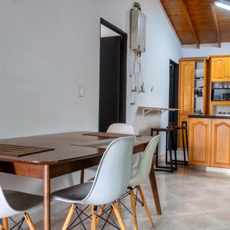Apartamento cerca a Estadio con balcon y 5 habitaciones - Apartment - 32