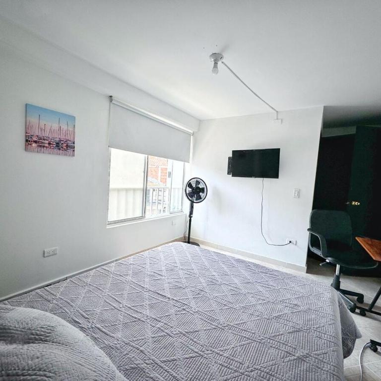 Apartamento cerca a Estadio con balcon y 5 habitaciones - Apartment - 33