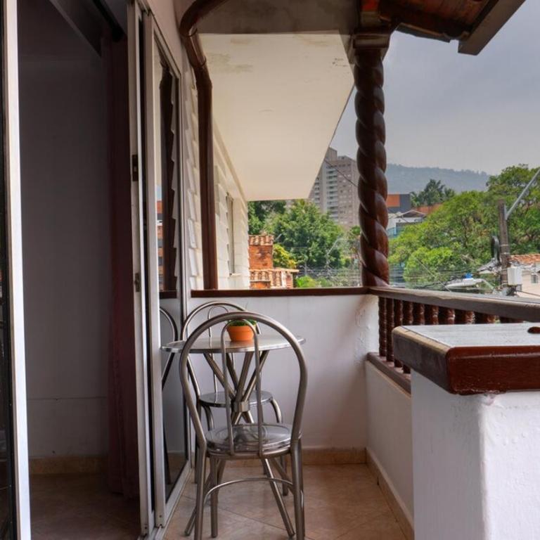 Apartamento cerca a Estadio con balcon y 5 habitaciones - Apartment - 43