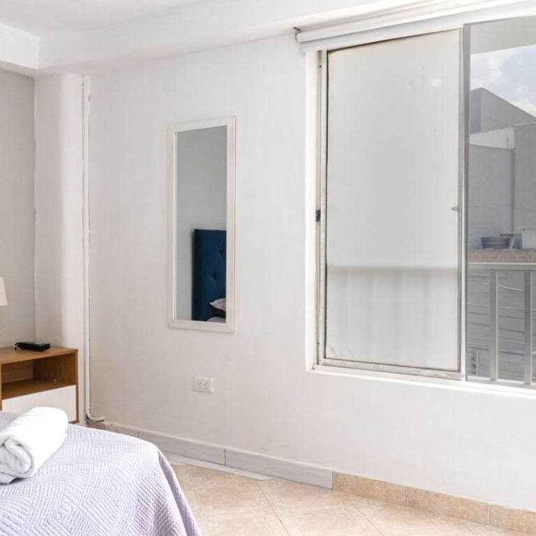 Apartamento cerca a Estadio con balcon y 5 habitaciones - Apartment - 47