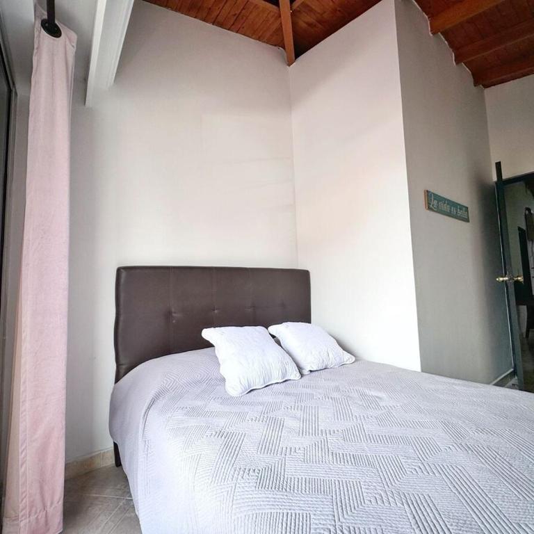 Apartamento cerca a Estadio con balcon y 5 habitaciones - Apartment - 51