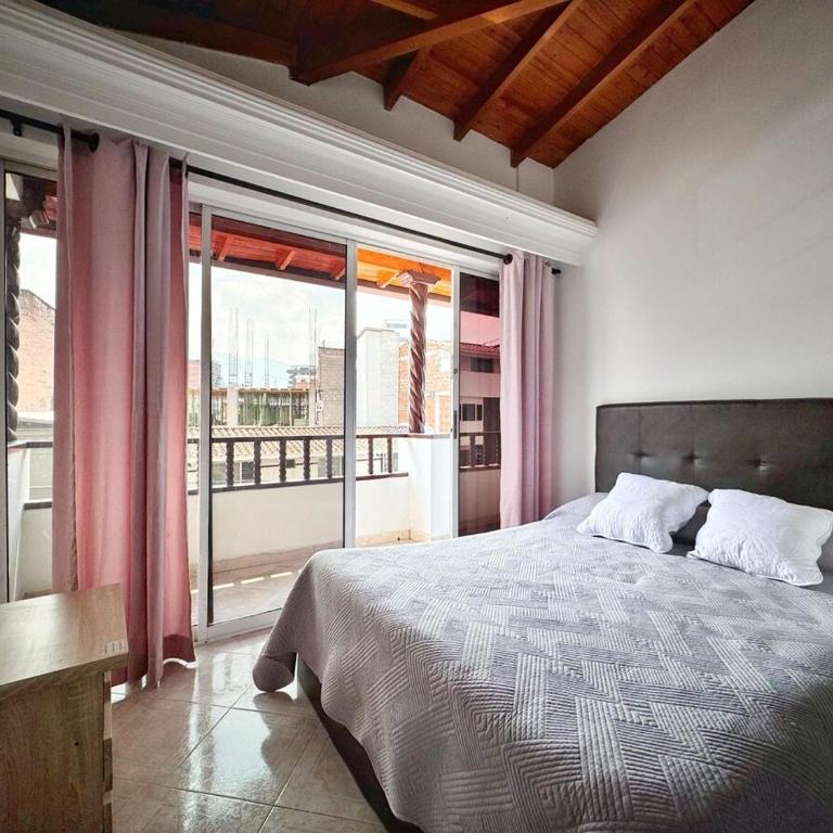 Apartamento cerca a Estadio con balcon y 5 habitaciones - Apartment - 58