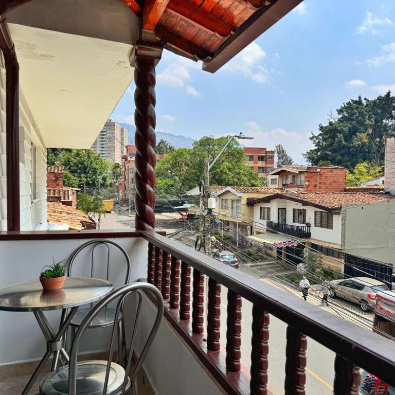 Apartamento cerca a Estadio con balcon y 5 habitaciones - Apartment - 60