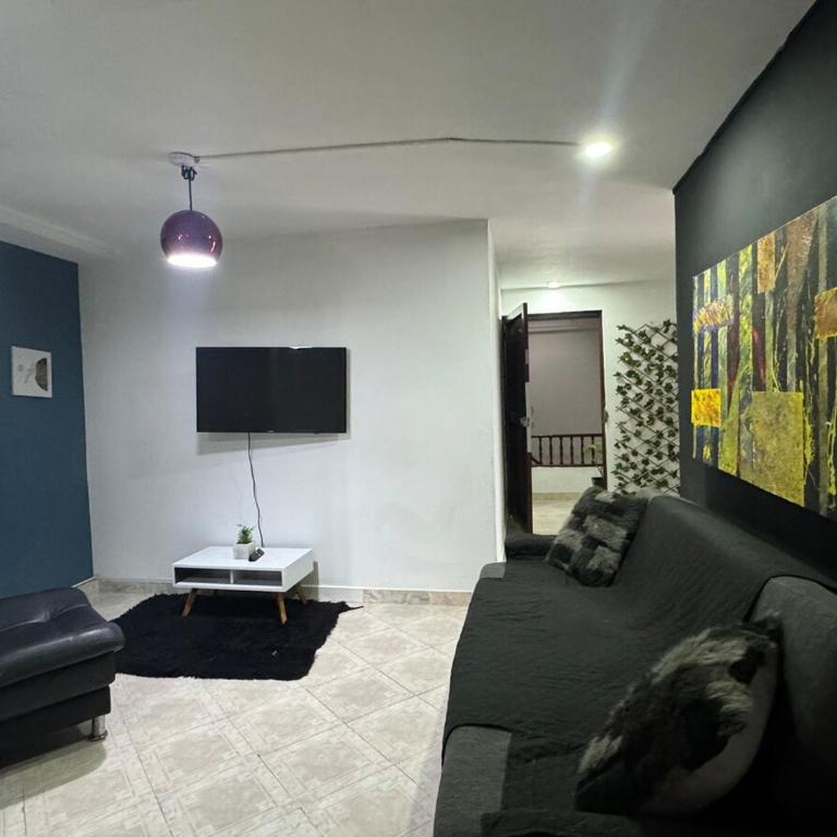 Apartamento cerca a Estadio con balcon y 5 habitaciones - Apartment - 62