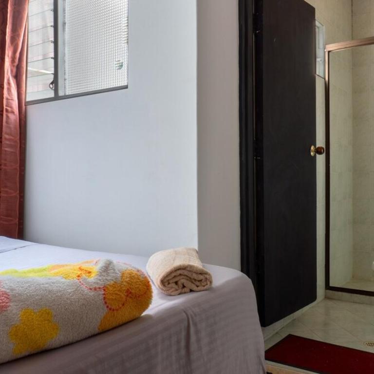 Apartamento cerca a Estadio con balcon y 5 habitaciones - Apartment - 69