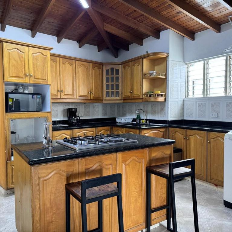 Apartamento cerca a Estadio con balcon y 5 habitaciones - Apartment - 83