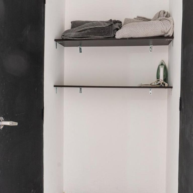 Apartamento cerca a Estadio con balcon y 5 habitaciones - Apartment - 52